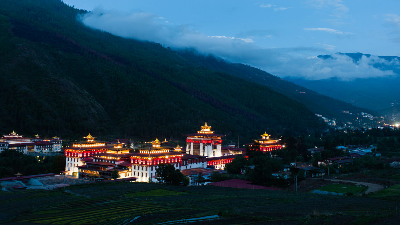 bhutan tour packages-Tashichho Dzong