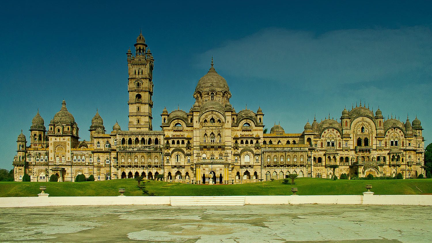 Gujarat Tour Packages-Laxmi Vilas Palace, Vadodara